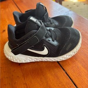 Nike Black and White Sneakers with Ergonomic Sole